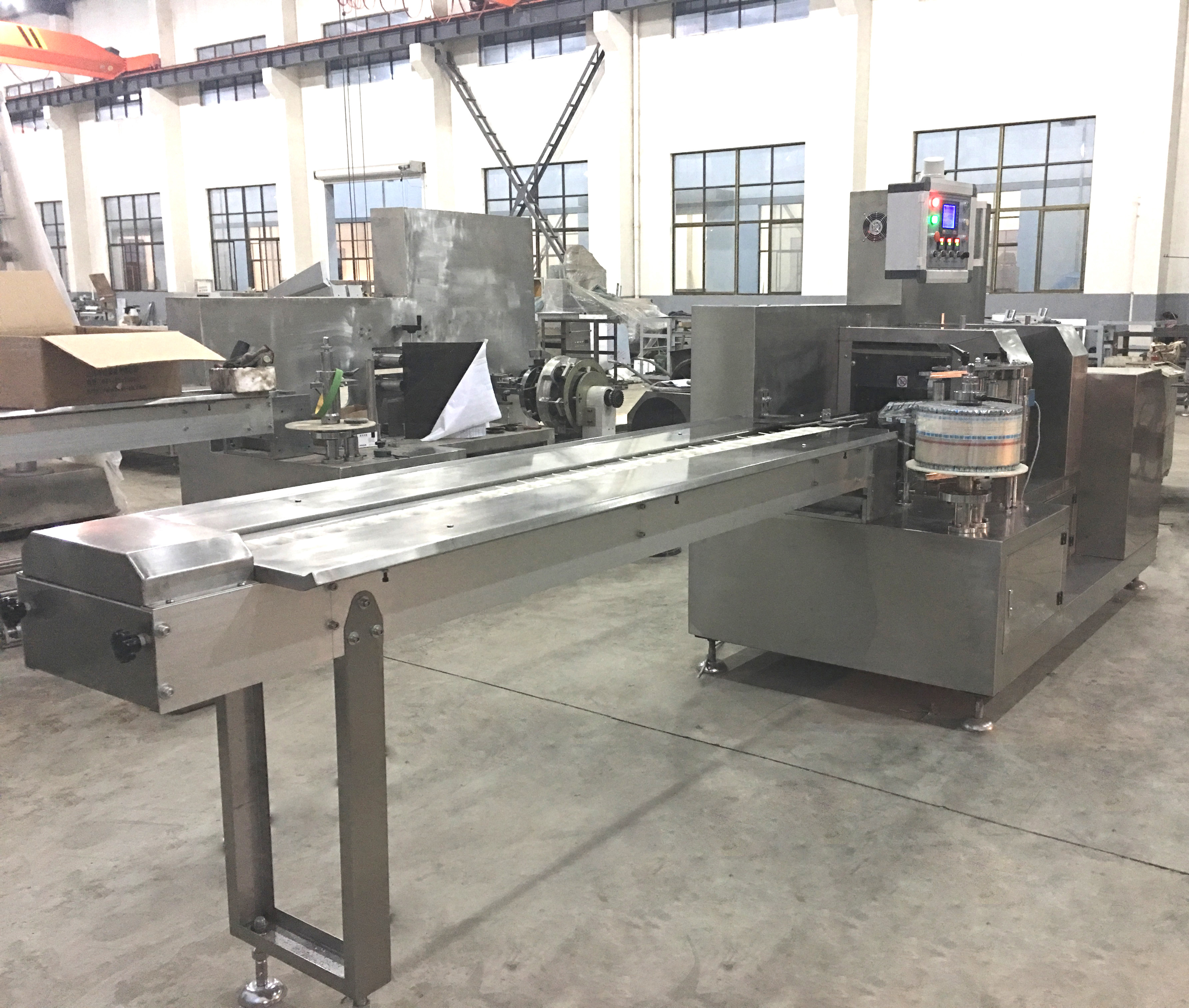 Máquina empacadora de paletas irregulares