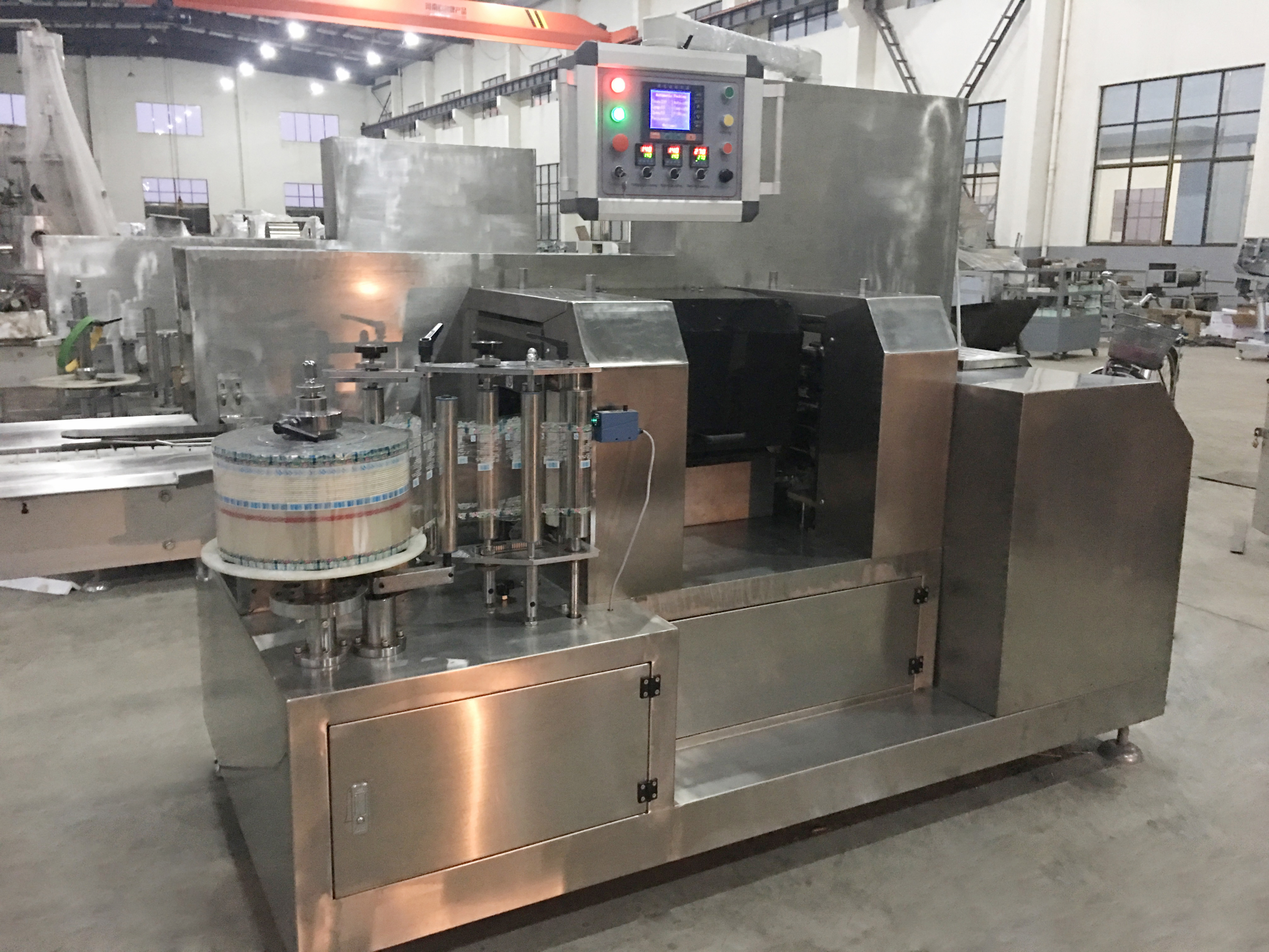 Máquina empacadora de paletas irregulares