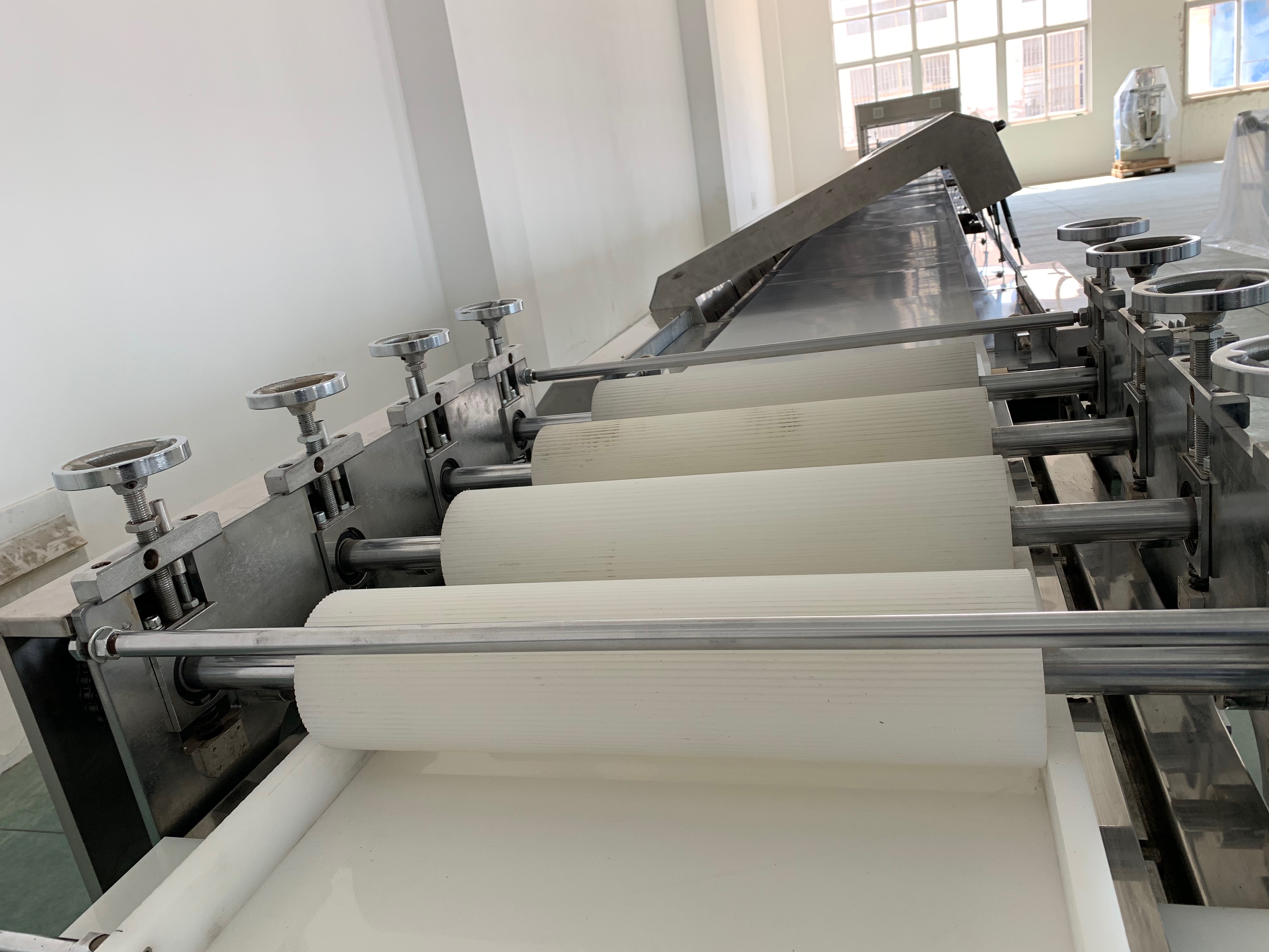 Máquina cortadora CY con capacidades de desmontaje y conformado